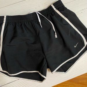 Nike Dri-Fit Womens Running Shorts Size Medium M Black White